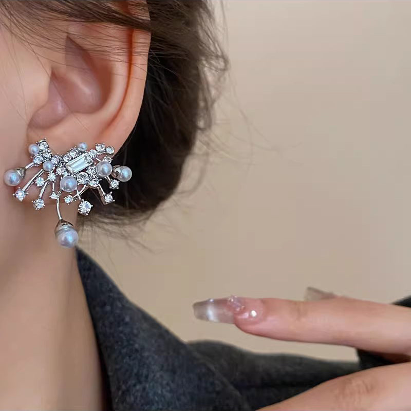 Pendientes florales de circonita y perla de aleación blanca de gran tamaño