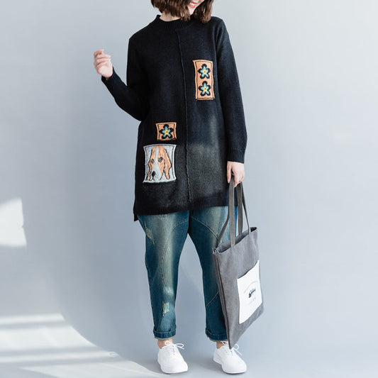 Übergroßes schwarzes Pullover-Outfit in Übergröße. Lustige Strickoberteile mit Rundhalsausschnitt