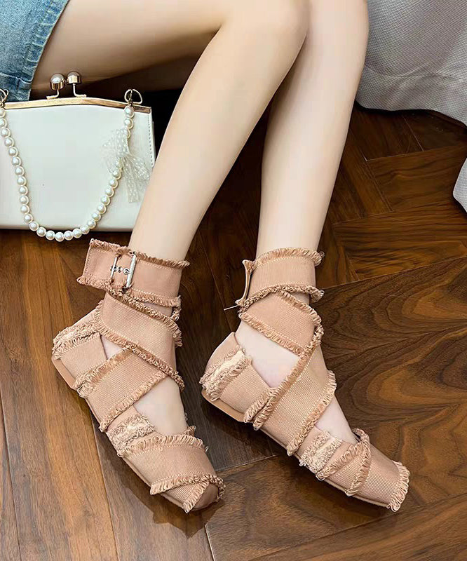 Rosa französische Ballerinas mit gekreuzten Riemen