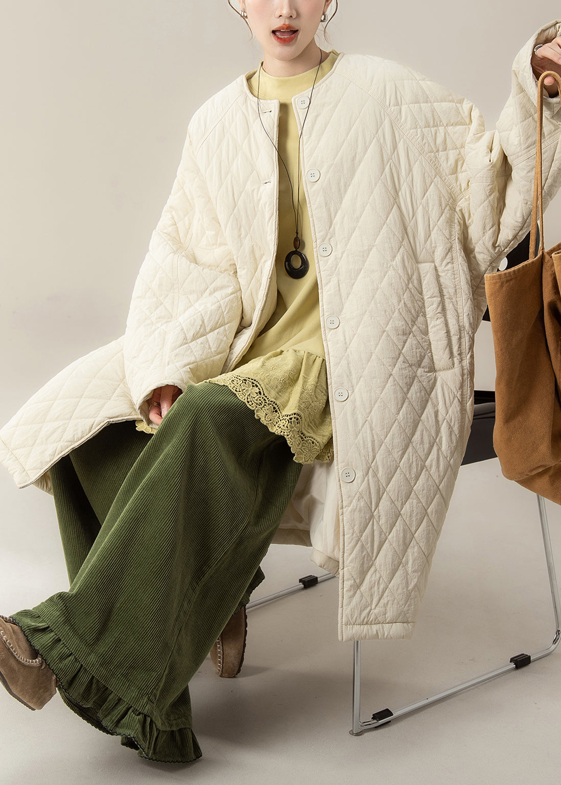 Parka de invierno de algodón con bolsillos a cuadros y cuello redondo en color albaricoque de talla grande