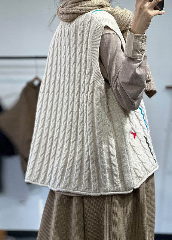 Plus Size Beige bestickte Knopf dicke Wollstrickwesten Winter