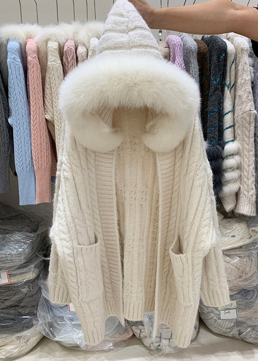 Beige Strickjacke mit Kapuze, Taschen und Patchwork-Design in Übergröße für den Winter