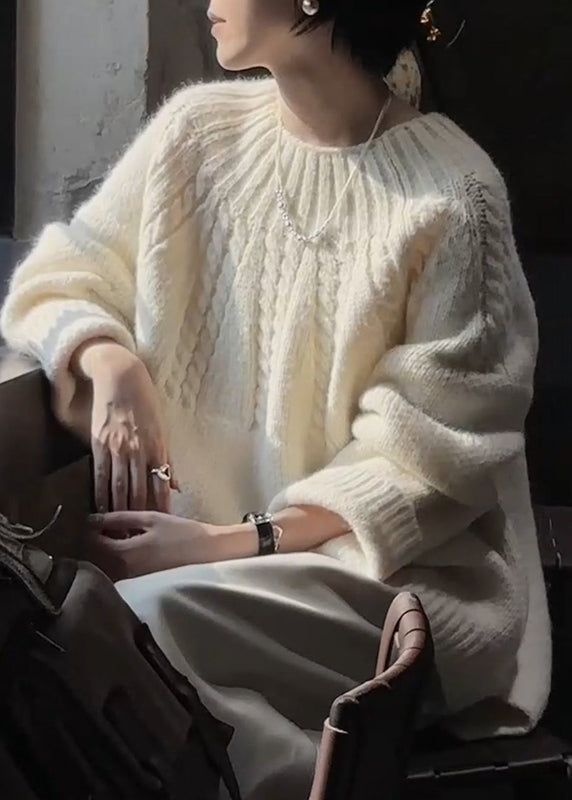 Beigefarbener, dicker, kuscheliger Zopfstrickpullover in Übergröße für den Winter