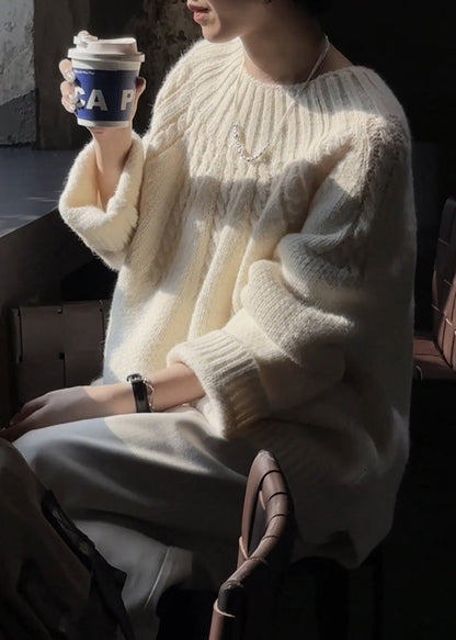 Beigefarbener, dicker, kuscheliger Zopfstrickpullover in Übergröße für den Winter