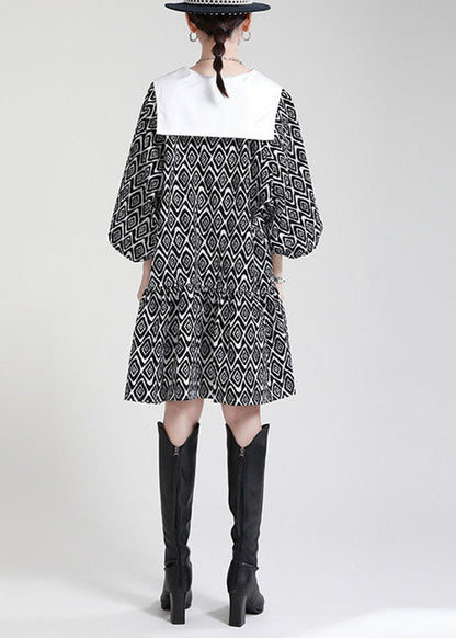 Plus Size Schwarzes Patchwork-Kleid mit asymmetrischem Design und Puffärmeln