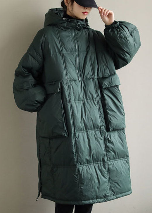 Schwarzer Wintermantel mit Kapuze und feiner Baumwollfüllung in Übergröße