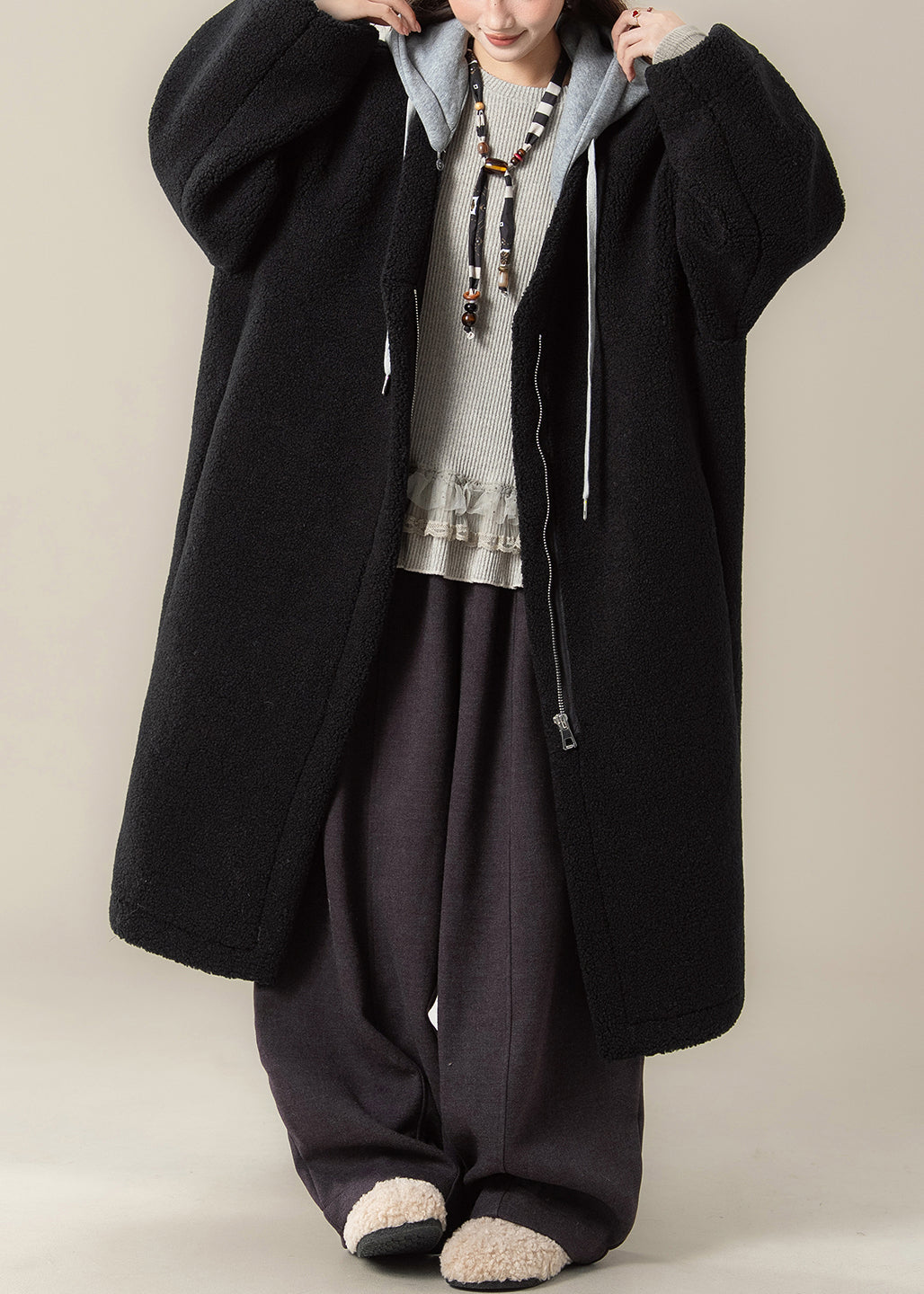 Schwarzer Teddy-Kunstpelzmantel in Übergröße mit Kapuze, Reißverschluss und Patchwork-Design, Winter