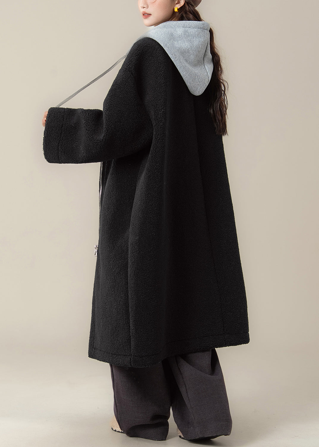 Schwarzer Teddy-Kunstpelzmantel in Übergröße mit Kapuze, Reißverschluss und Patchwork-Design, Winter