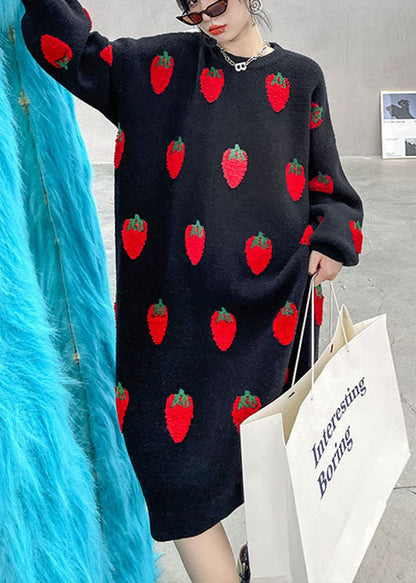 Schwarzes, kuscheliges Winter-Strickkleid mit Rundhalsausschnitt und Print in Übergröße