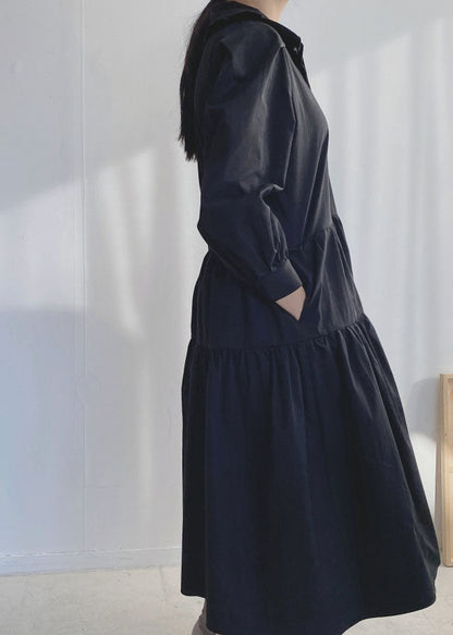 Plus Size Schwarzes Rüschenkleid aus zerknitterter Baumwolle