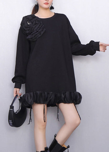 Schwarzes, geblümtes Baumwoll-Tageskleid in Übergröße mit Quasten in Frühlingsgröße