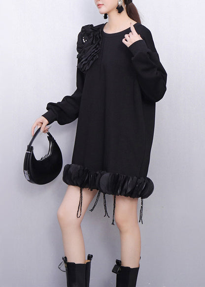 Schwarzes, geblümtes Baumwoll-Tageskleid in Übergröße mit Quasten in Frühlingsgröße