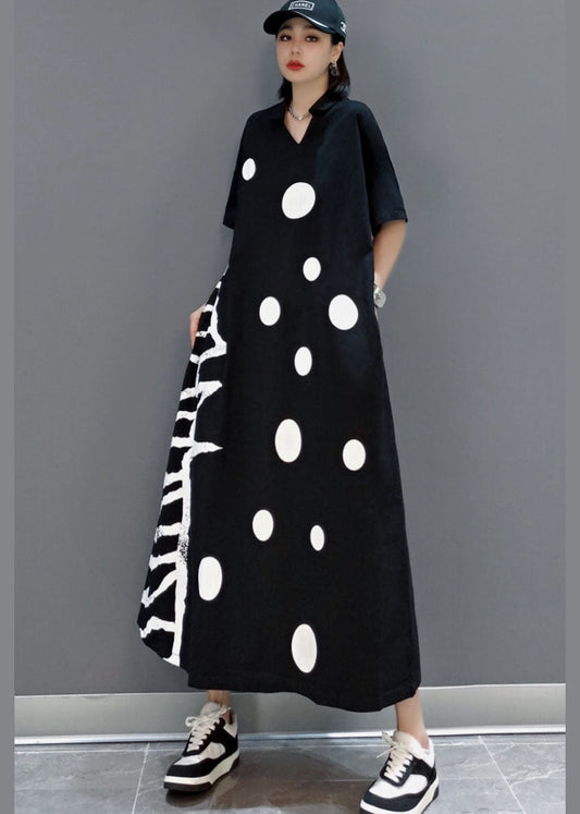 Plus Size Schwarzer A-Linien-Rock mit V-Ausschnitt und Punkten, halbe Ärmel