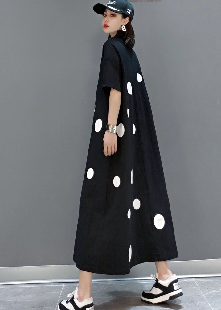 Plus Size Schwarzer A-Linien-Rock mit V-Ausschnitt und Punkten, halbe Ärmel