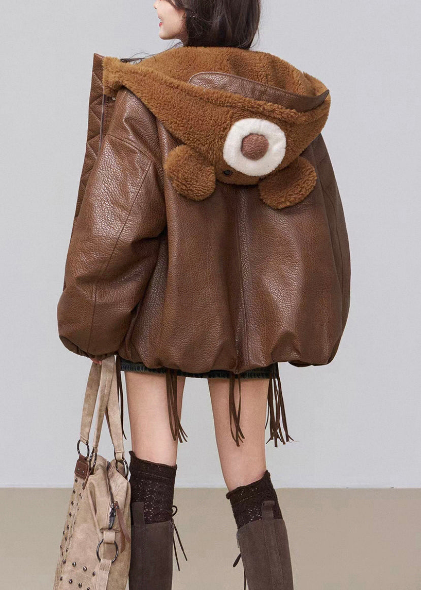 Chaqueta de invierno de piel sintética esponjosa con bolsillos y capucha marrón de talla grande