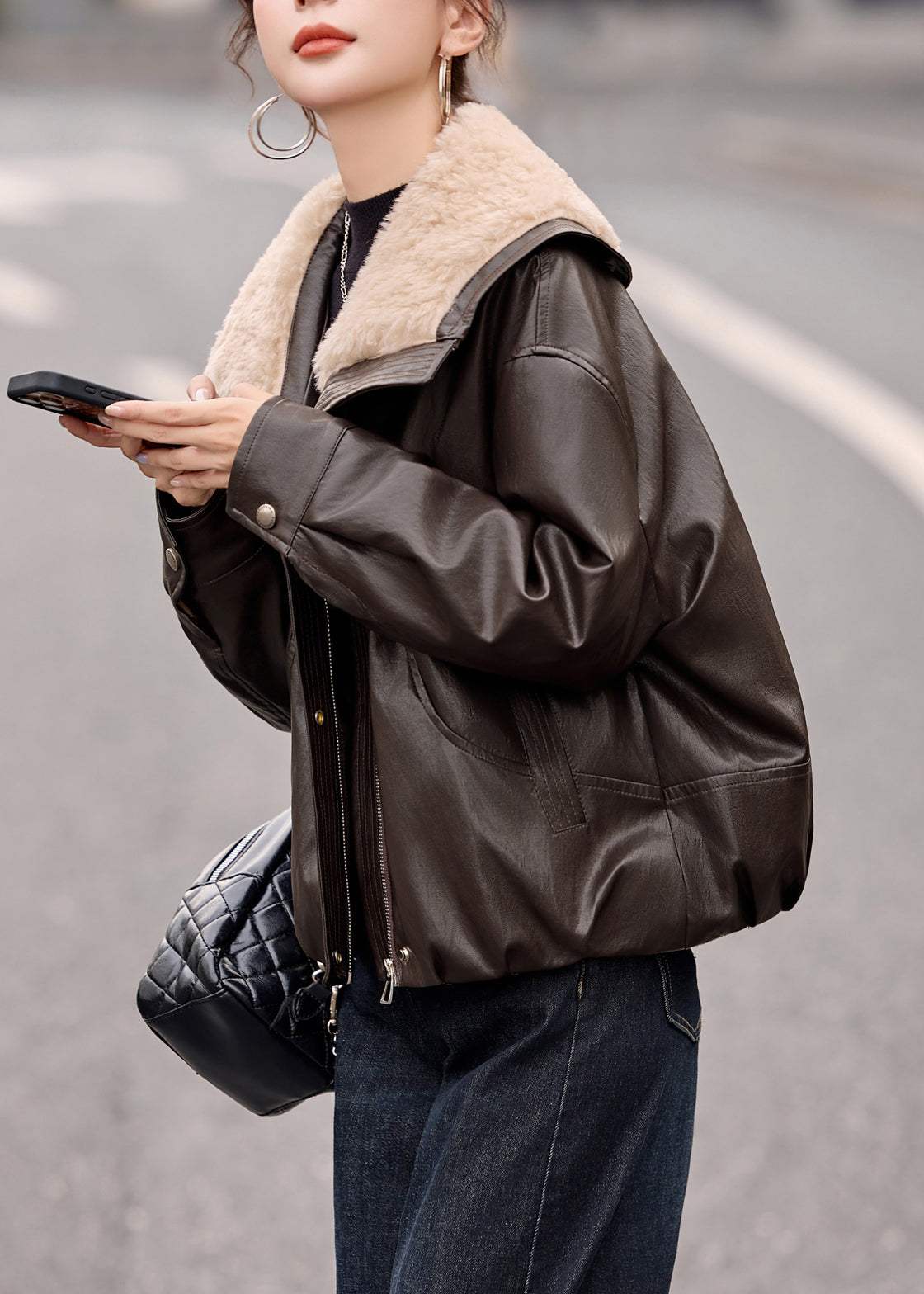 Abrigos de piel sintética con plumón de pato extragrande y cuello de piel de color chocolate de talla grande para invierno.