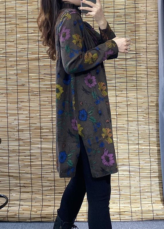 Schokoladenbrauner Rollkragenpullover mit seitlichem Druck und offener Herbst-Blumenstrickjacke in Übergröße