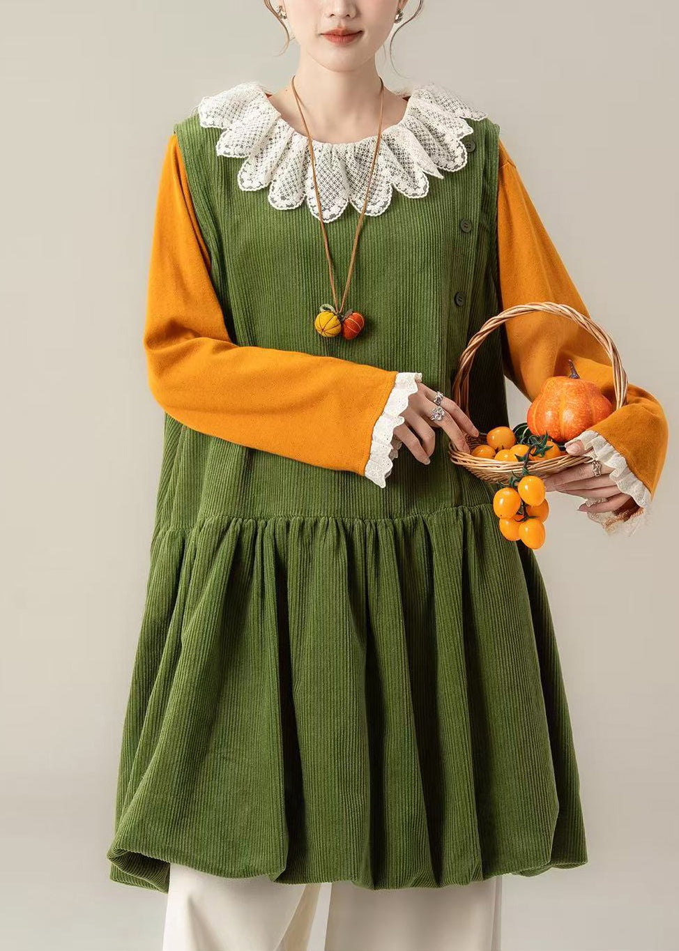 Grünes, übergroßes Cordkleid in Übergröße für den Frühling