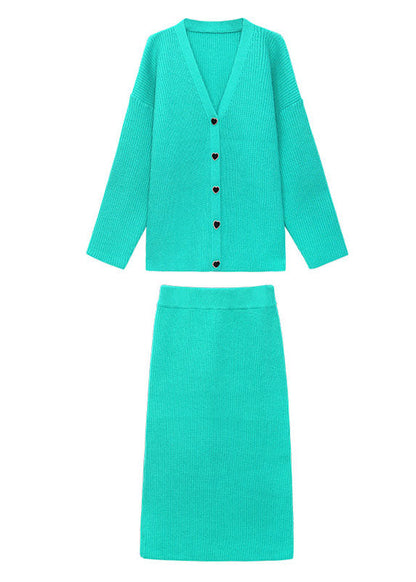 Zweiteiliges Winter-Strickset mit V-Ausschnitt und Knöpfen in Grün in Übergröße