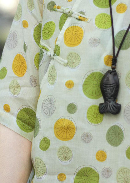 Plus Size Tops mit grünem Knopf, Rundhalsausschnitt und Punktmuster, halbe Ärmel