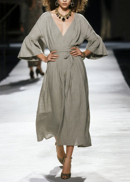 Grauer Leinen-Morgenmantel in Übergröße mit ausgestellten Ärmeln