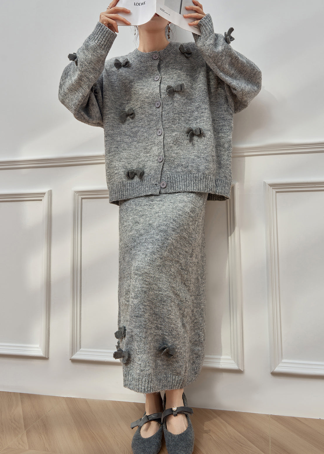 Graues Strick-Zweiteiler-Set in Übergröße mit Rundhalsausschnitt und Schleife, zweiteilig, Winter