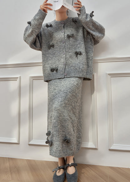 Graues Strick-Zweiteiler-Set in Übergröße mit Rundhalsausschnitt und Schleife, zweiteilig, Winter