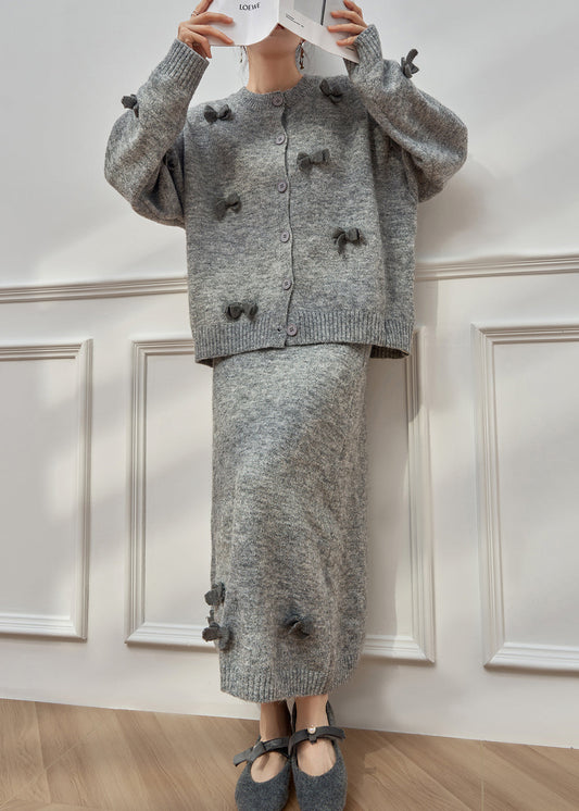 Graues Strick-Zweiteiler-Set in Übergröße mit Rundhalsausschnitt und Schleife, zweiteilig, Winter