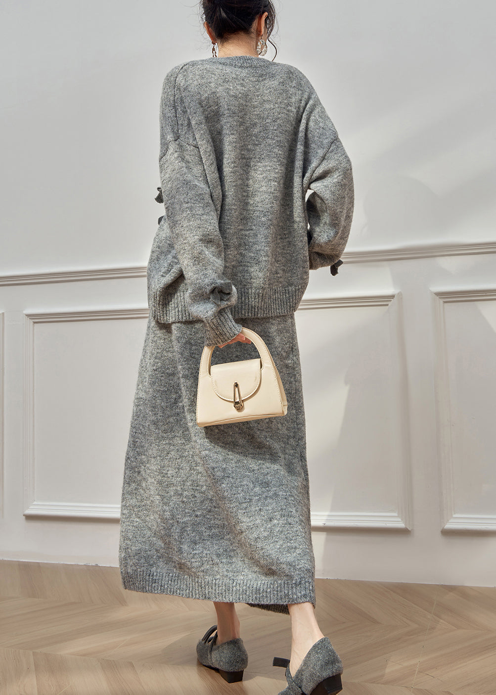 Graues Strick-Zweiteiler-Set in Übergröße mit Rundhalsausschnitt und Schleife, zweiteilig, Winter