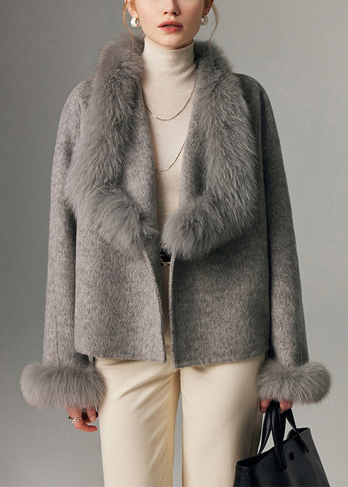 Graue Oversize-Strickjacke aus Patchwork-Wolle mit Fuchsfellmuster in Übergröße für den Winter
