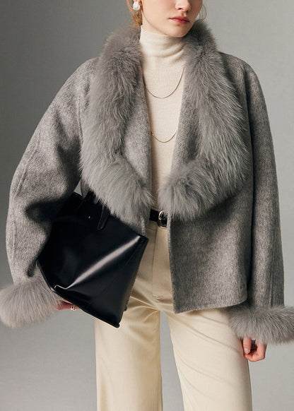 Graue Oversize-Strickjacke aus Patchwork-Wolle mit Fuchsfellmuster in Übergröße für den Winter