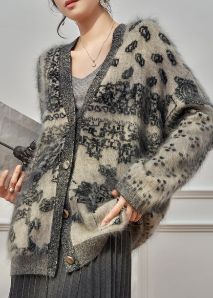 Graue Strickjacke in Übergröße mit V-Ausschnitt und Print, langärmelig, aus Baumwolle, Strick, langärmelig