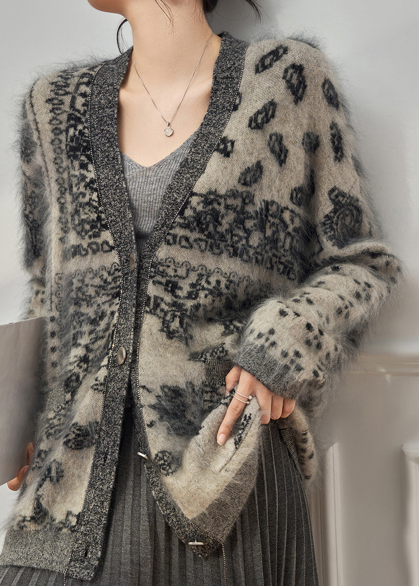 Graue Strickjacke in Übergröße mit V-Ausschnitt und Print, langärmelig, aus Baumwolle, Strick, langärmelig