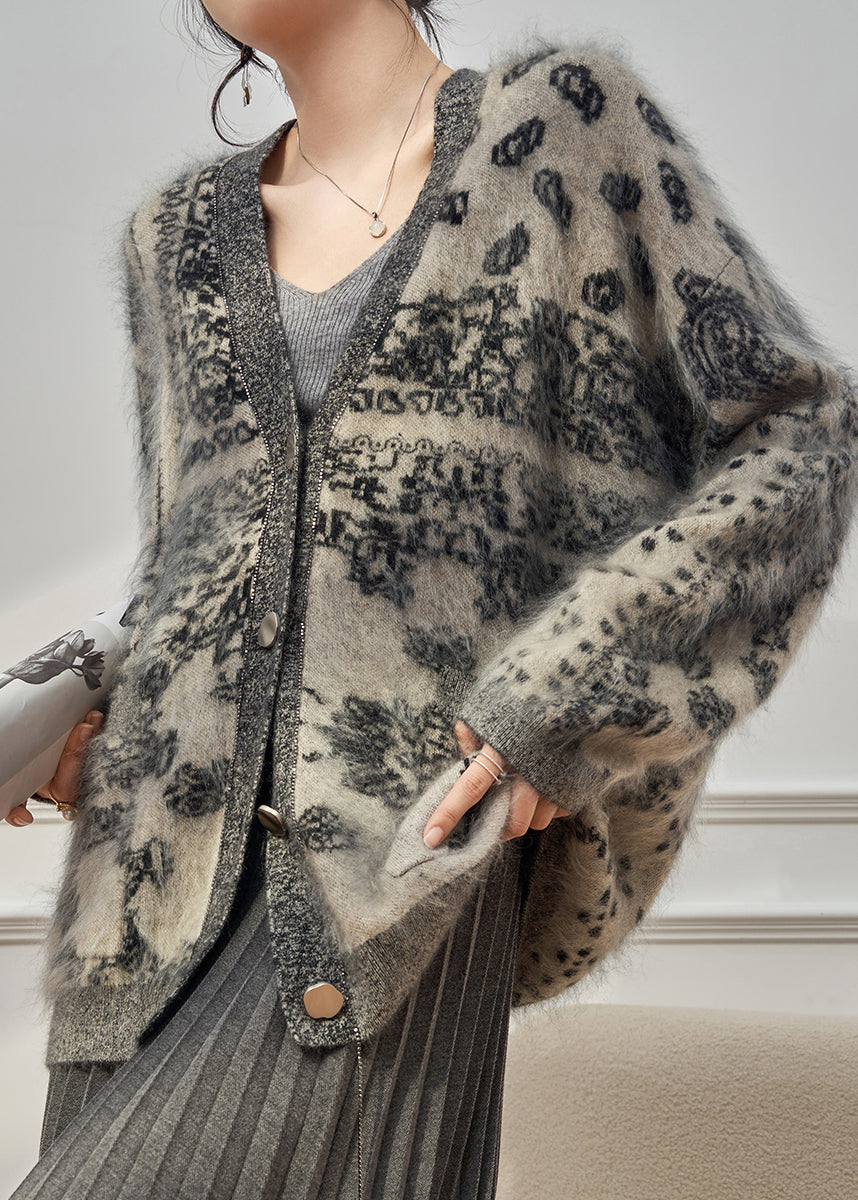 Graue Strickjacke in Übergröße mit V-Ausschnitt und Print, langärmelig, aus Baumwolle, Strick, langärmelig