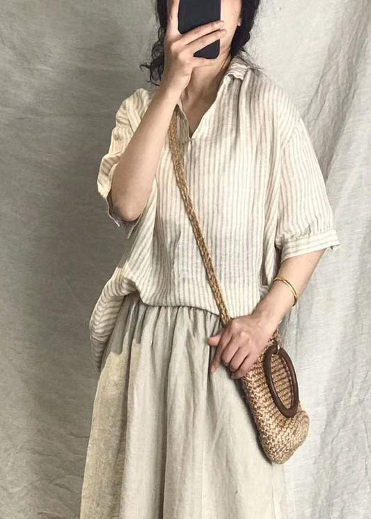 Graues Leinenoberteil mit V-Ausschnitt und Streifen in Übergröße, kurzärmlig