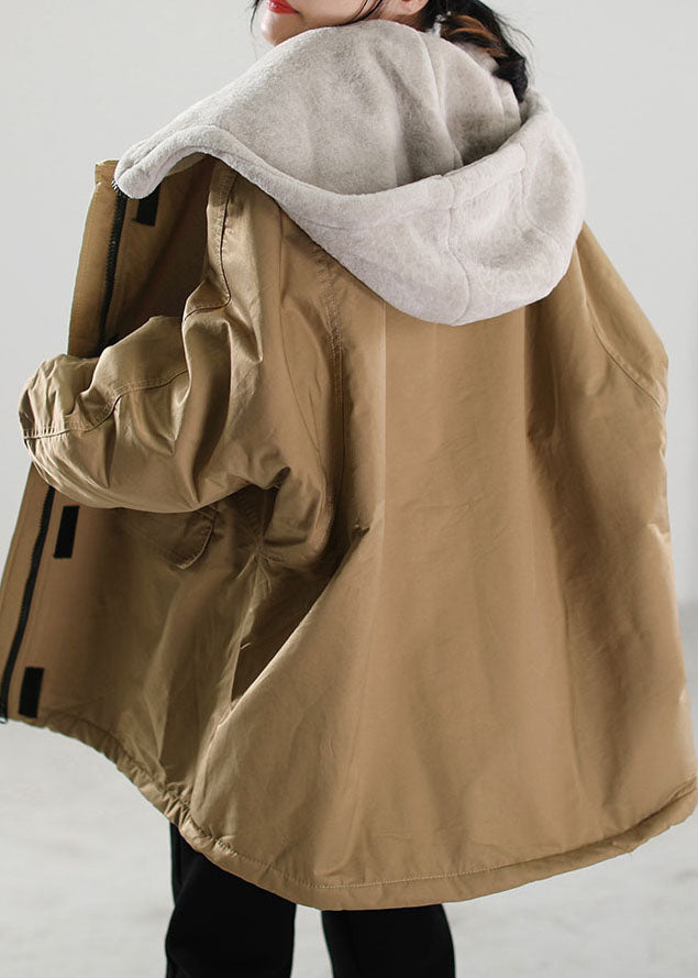 Plus Size Khakifarbener Patchwork-Kunstpelzmantel mit Kapuze für den Winter