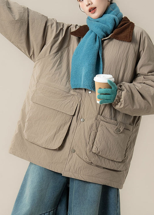 Parka gruesa de invierno con bolsillos y cuello Peter Pan de color caqui de talla grande