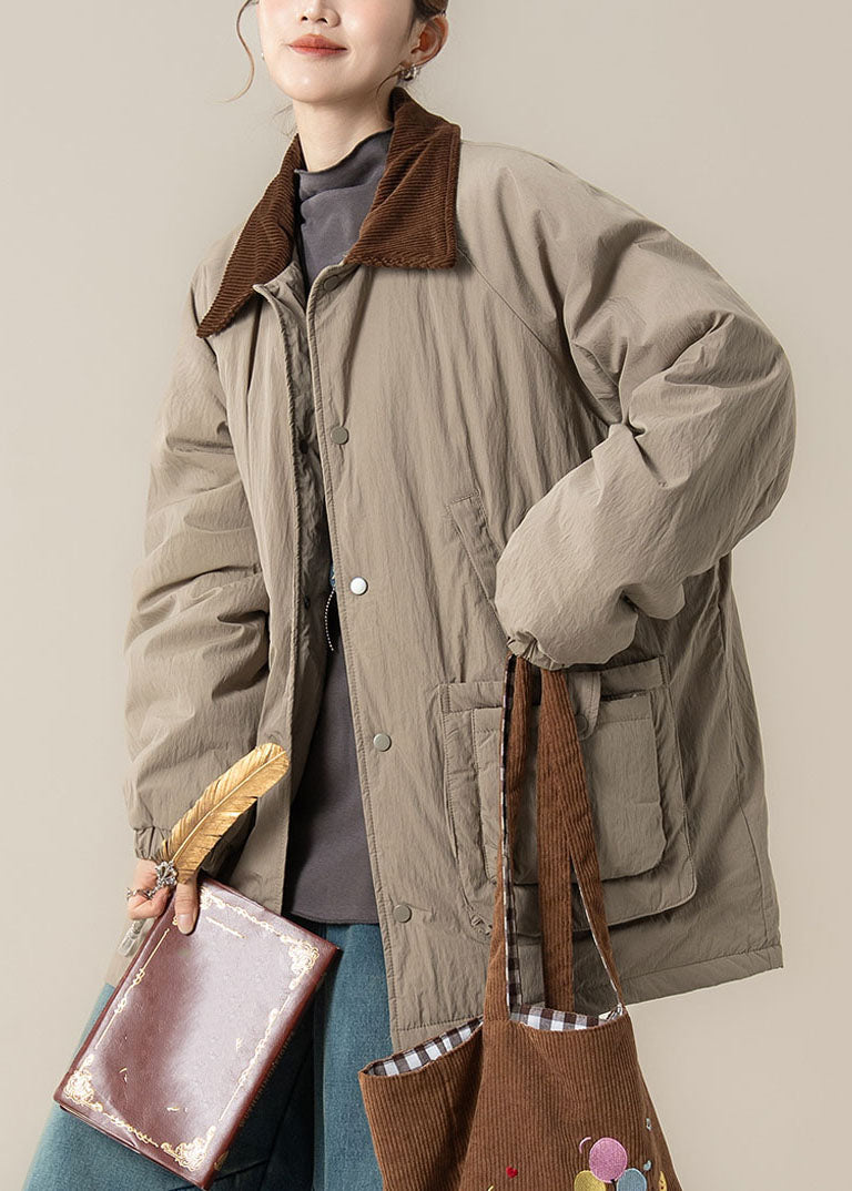 Parka gruesa de invierno con bolsillos y cuello Peter Pan de color caqui de talla grande