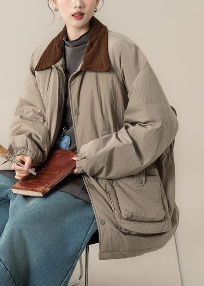 Parka gruesa de invierno con bolsillos y cuello Peter Pan de color caqui de talla grande