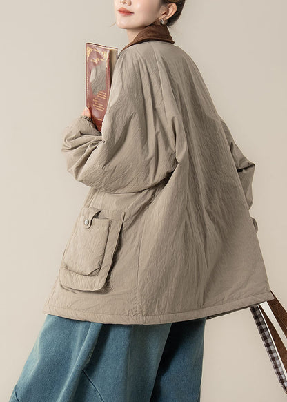 Parka gruesa de invierno con bolsillos y cuello Peter Pan de color caqui de talla grande