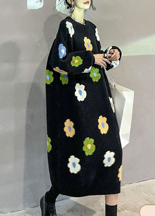 Plus Size Naturschwarzes dickes Strickkleid mit Blumenmuster für den Winter