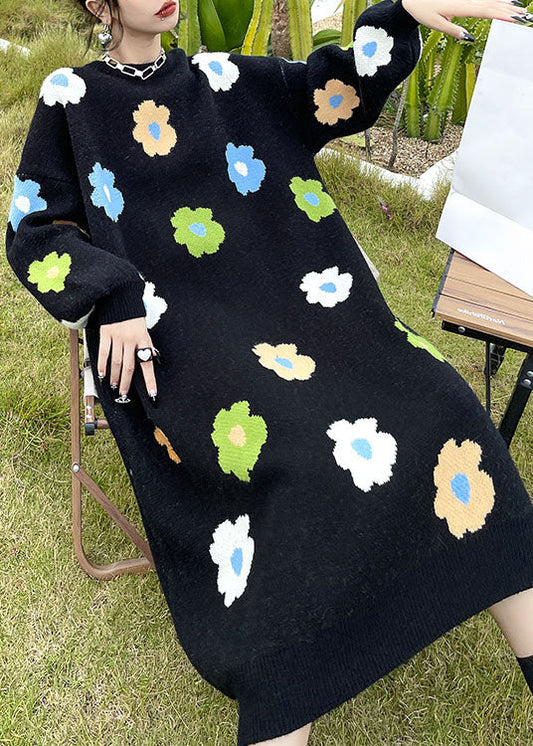 Plus Size Naturschwarzes dickes Strickkleid mit Blumenmuster für den Winter