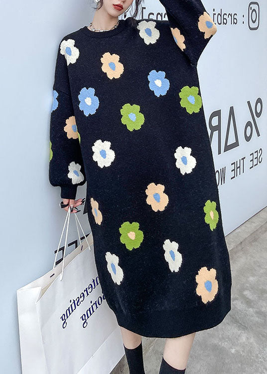 Plus Size Naturschwarzes dickes Strickkleid mit Blumenmuster für den Winter