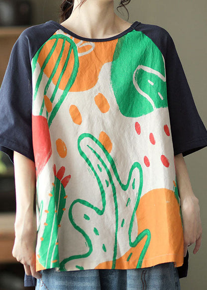 Camisa con abertura lateral y estampado azul marino de talla grande, media manga