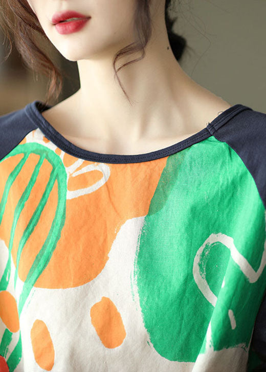 Camisa con abertura lateral y estampado azul marino de talla grande, media manga