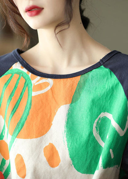 Camisa con abertura lateral y estampado azul marino de talla grande, media manga