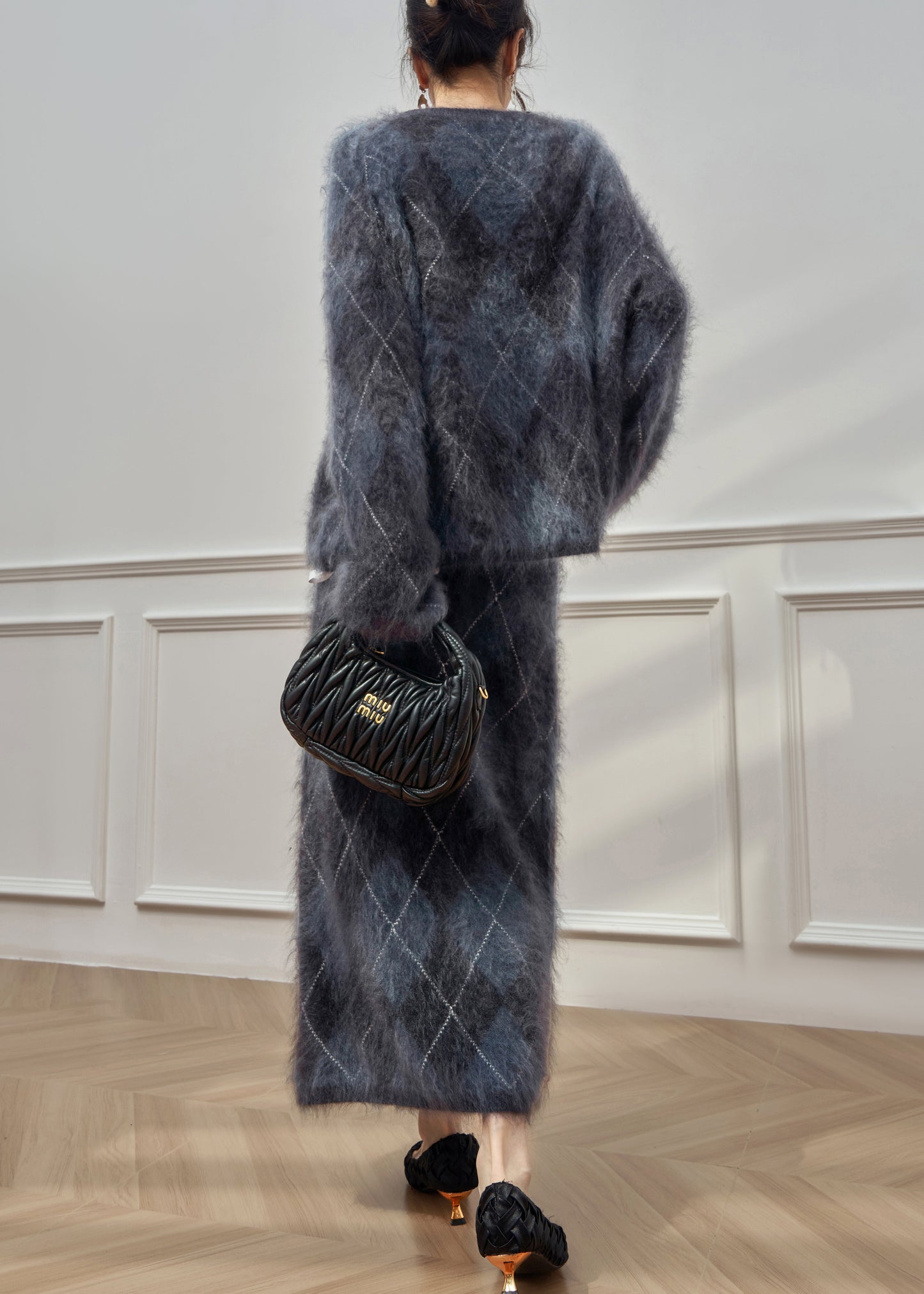 Zweiteiliges Set aus karierten Pullovern und Röcken in Übergrößen von Ma Hai Mao für den Winter