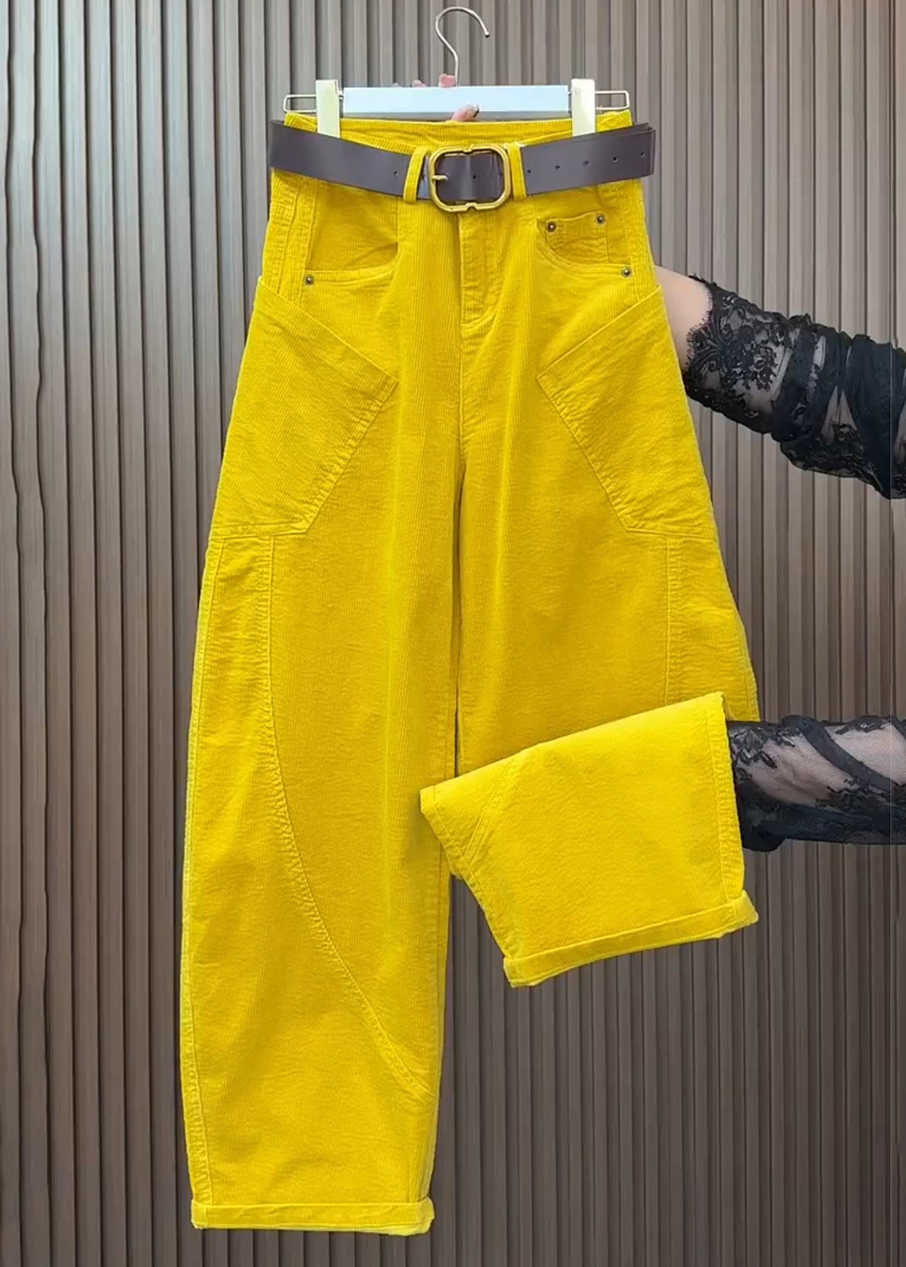 Gelbe Cordhose mit Taschen in Übergröße, hoher Bund, weitem Bein und Frühlingsform
