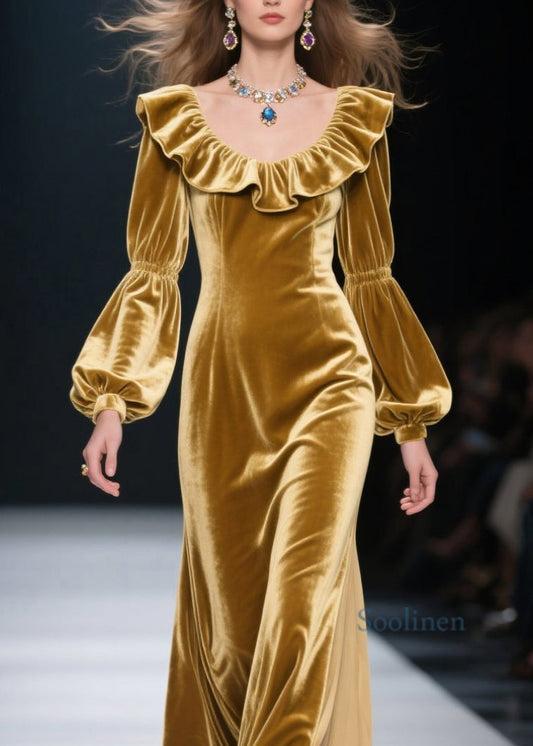 Langes gelbes Samtkleid in Übergröße mit Rüschen und Patchwork-Muster für den Frühling