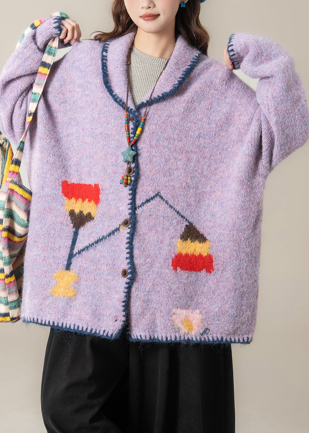 Lila Jacquard-Strickmäntel mit Knöpfen und Peter-Pan-Kragen